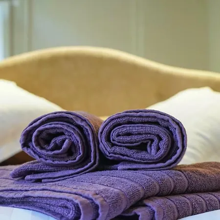 4 Two Guest house *